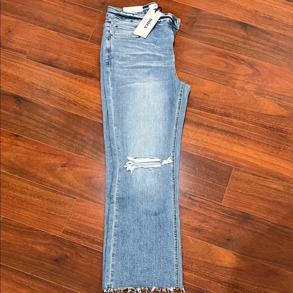 Mica Denim- Women’s Light Blue Distressed High Rise Cropped Jeans- Size 30- NWT! - Picture 2 of 8